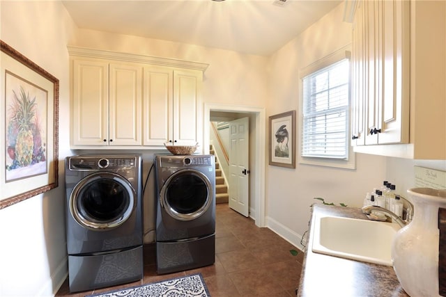 laundry room featuring sink, cabinets, dark tile patterned flooring, and independent washer and dryer