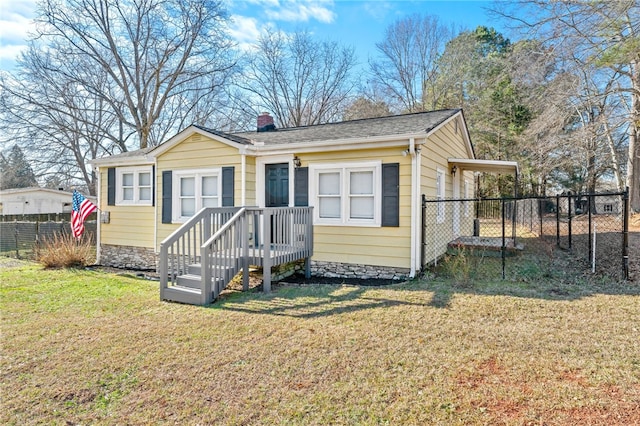 view of front facade with a front lawn