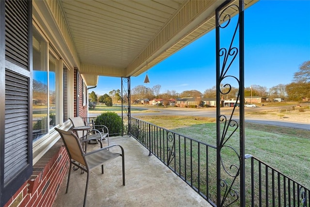 balcony featuring covered porch