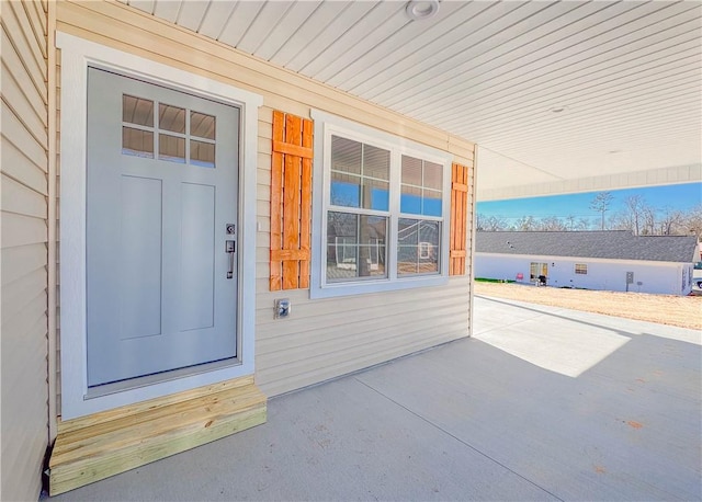 entrance to property with covered porch