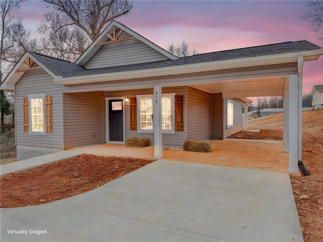 view of front facade featuring a carport