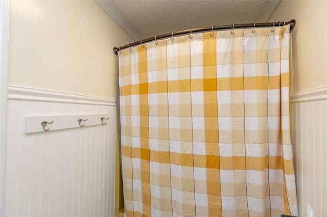 bathroom with a textured ceiling