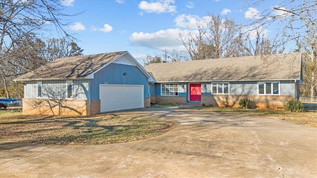 view of front facade featuring a garage