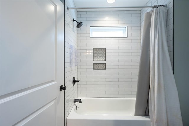 bathroom with shower / tub combo