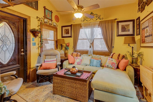 sitting room with ceiling fan