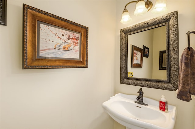 bathroom featuring sink