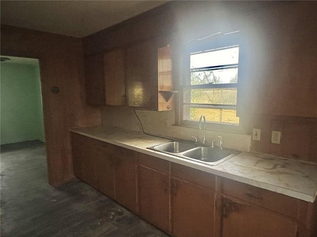 kitchen with backsplash and sink