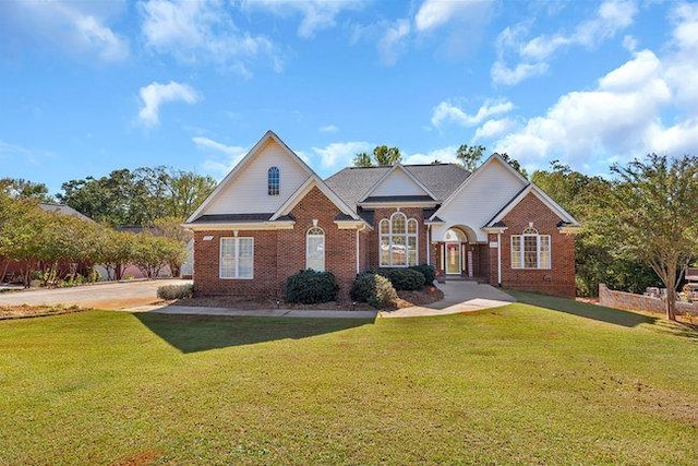 view of front of home with a front lawn