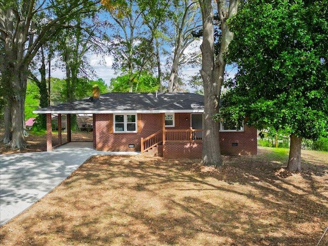 view of front facade with a carport