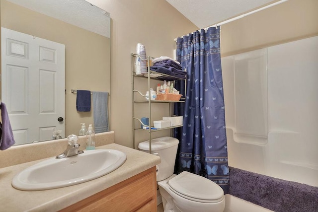 full bath with vanity, a shower with shower curtain, toilet, and a textured ceiling