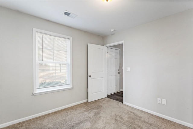 unfurnished room featuring carpet floors