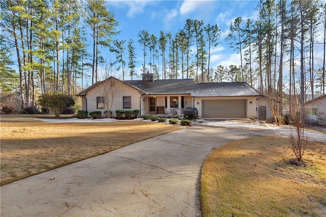 view of front facade featuring a garage and a front lawn