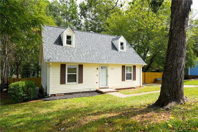 cape cod-style house featuring a front yard