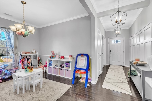 entryway featuring an inviting chandelier, crown molding, and dark hardwood / wood-style floors