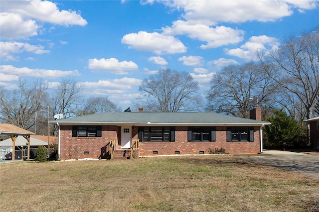 single story home featuring a front lawn