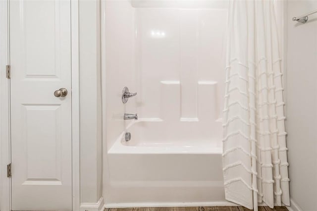 bathroom featuring shower / tub combo