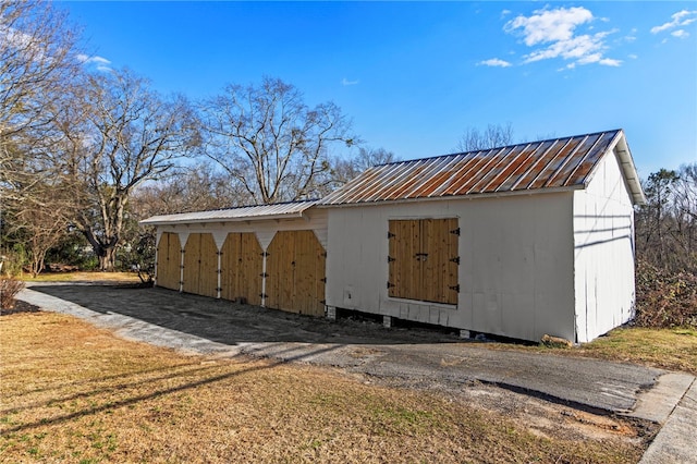 view of outdoor structure