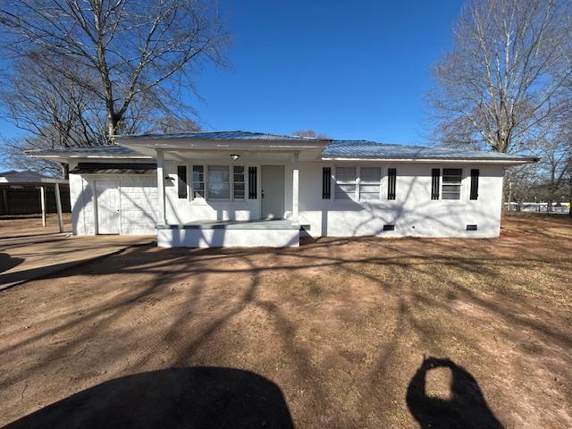 view of front of house with covered porch