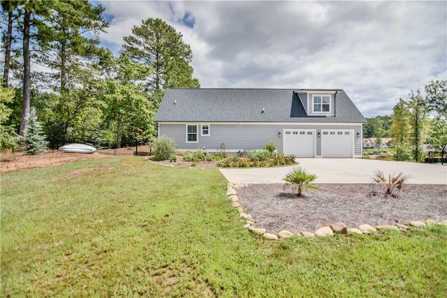 view of front facade with a garage and a front yard