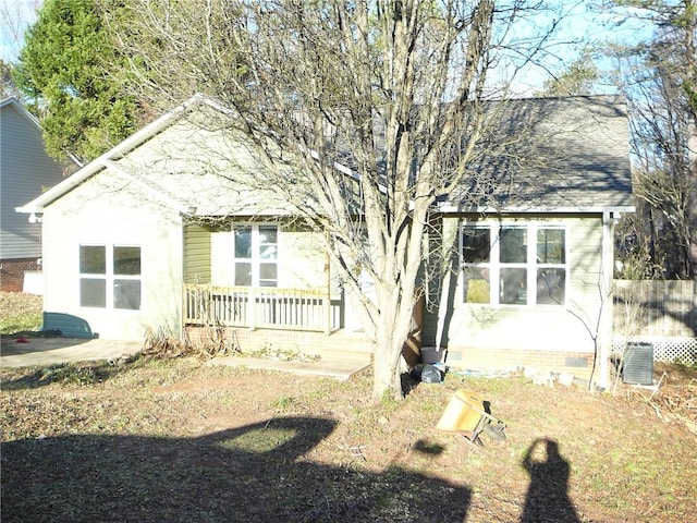 view of front facade with covered porch