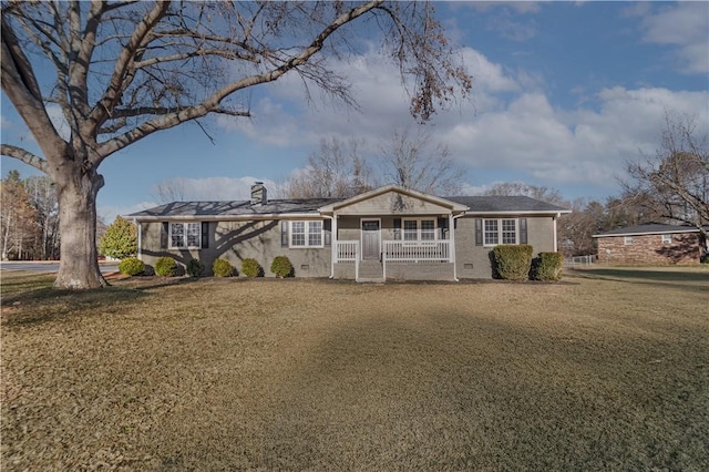 ranch-style house featuring a front lawn and a porch