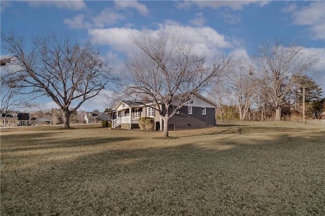 view of front facade featuring a front yard