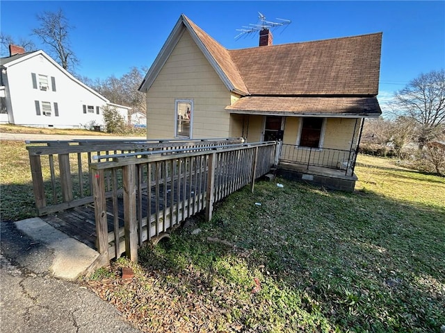 view of front facade featuring a front lawn