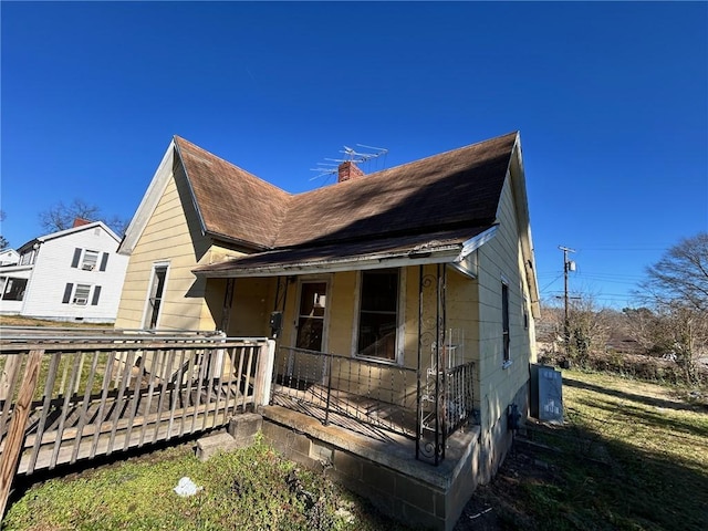 view of front facade with covered porch