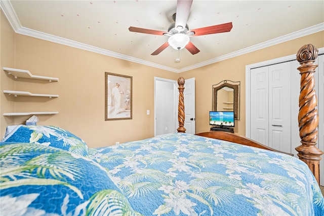 bedroom featuring crown molding, a closet, and ceiling fan