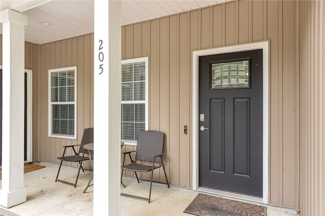 entrance to property featuring covered porch