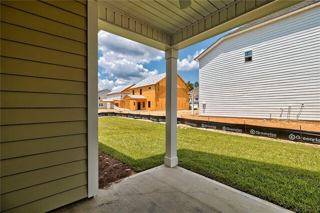 view of yard featuring a patio area