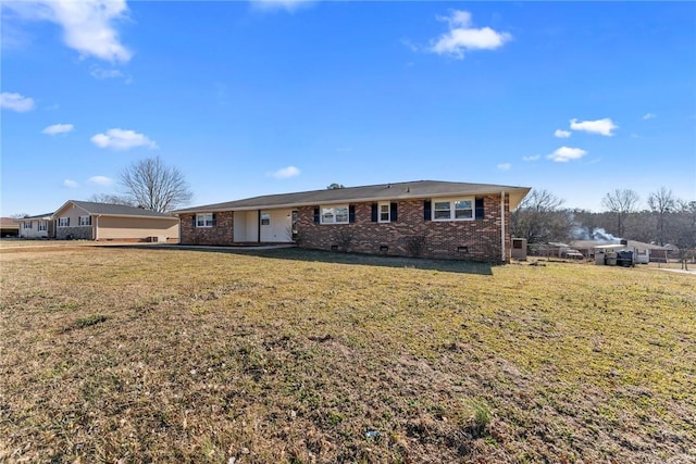 ranch-style home featuring a front lawn