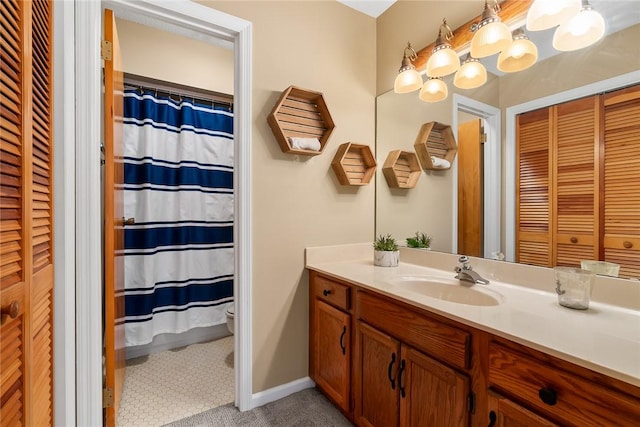 bathroom featuring a shower with curtain, vanity, and toilet