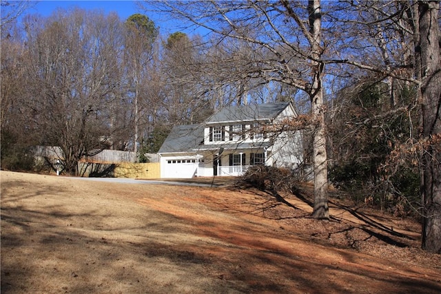 view of front facade featuring a garage