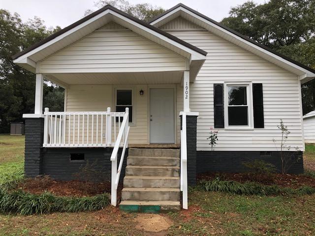 bungalow-style house featuring covered porch