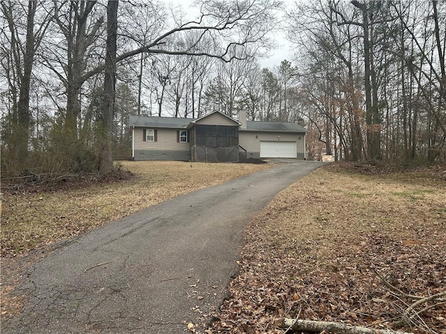 view of front facade featuring a garage