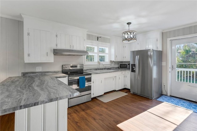 kitchen with white cabinetry, stainless steel appliances, kitchen peninsula, and hanging light fixtures