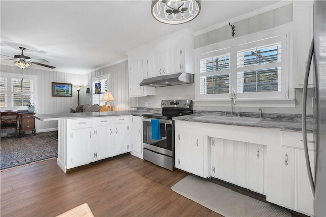 kitchen with a healthy amount of sunlight, stainless steel electric stove, kitchen peninsula, and sink