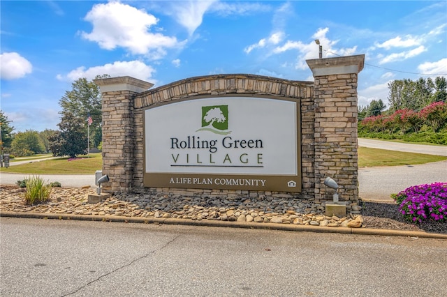 view of community / neighborhood sign