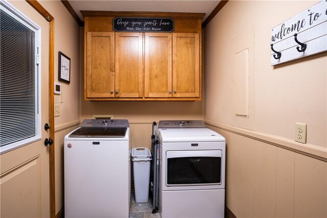 laundry area featuring cabinets and independent washer and dryer