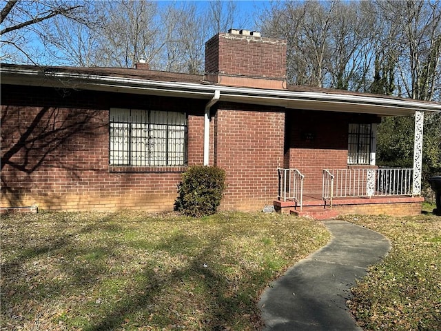 exterior space featuring a porch and a front yard