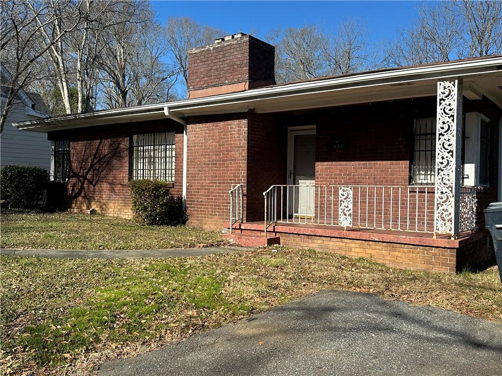 exterior space with a front yard and covered porch