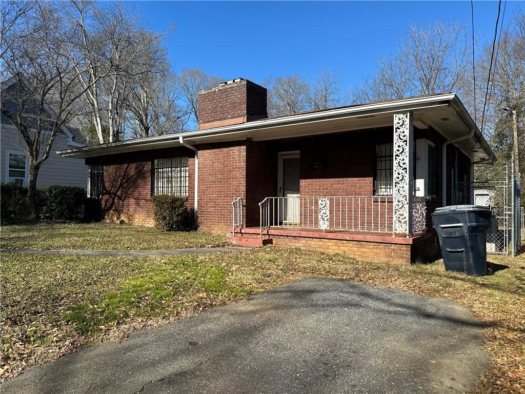 view of front of home featuring a porch