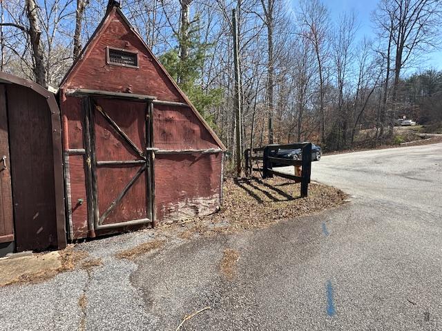 view of outbuilding with driveway and an outdoor structure