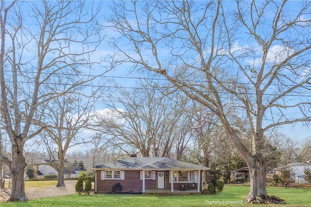 view of front of house featuring a front lawn and covered porch