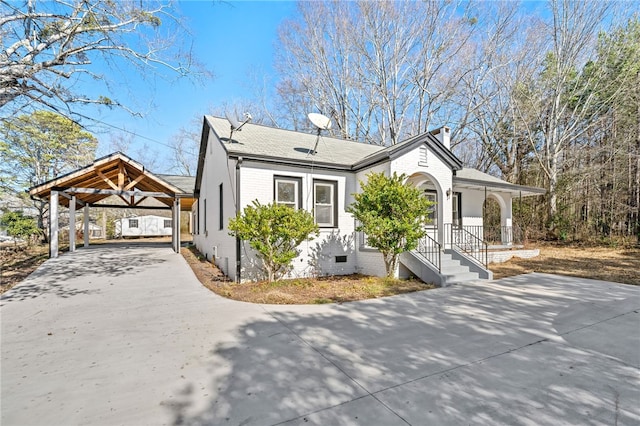 view of front of home featuring a carport