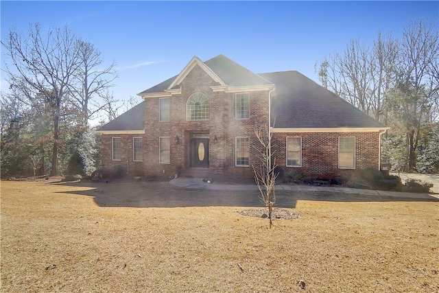 view of front property featuring a front yard