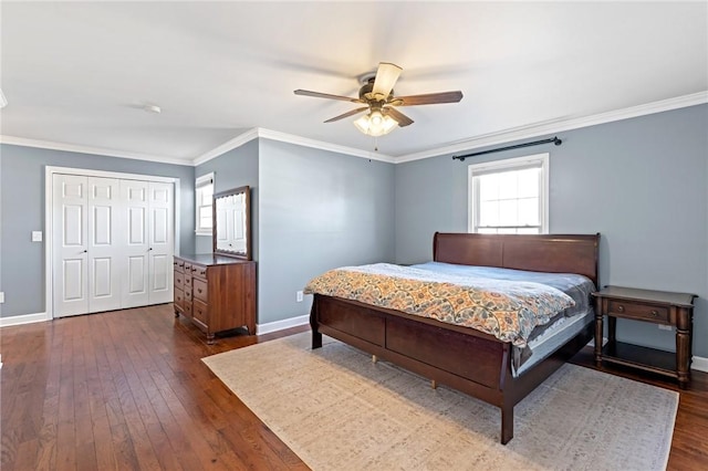 bedroom featuring dark wood-type flooring, ceiling fan, crown molding, and a closet