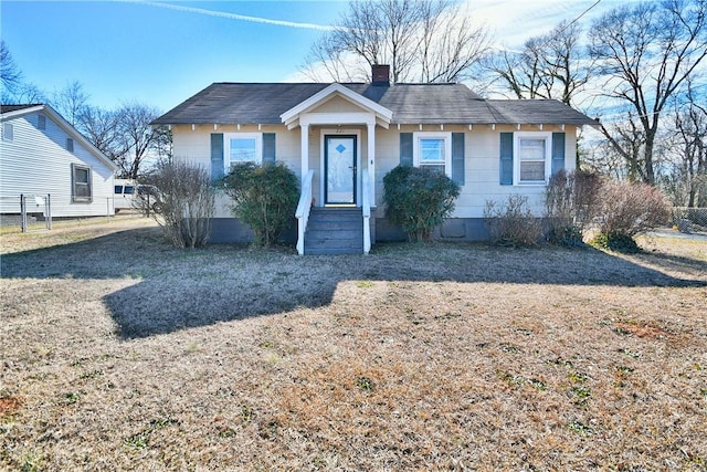 view of front of property with a front yard