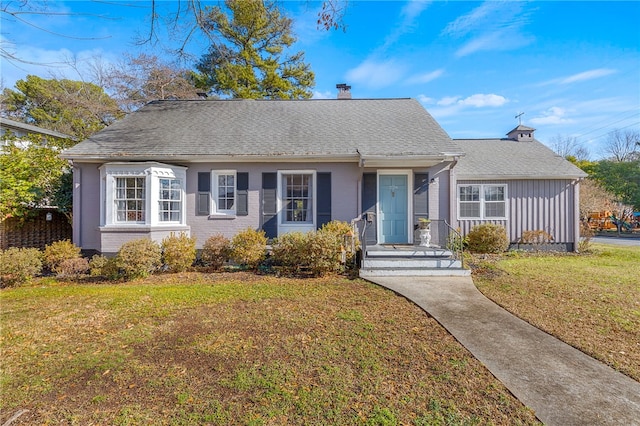 bungalow-style house with a front yard